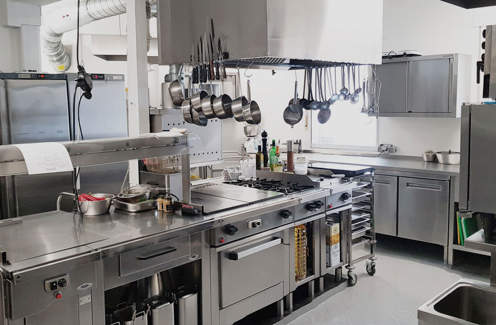 Ausgestattete Küche